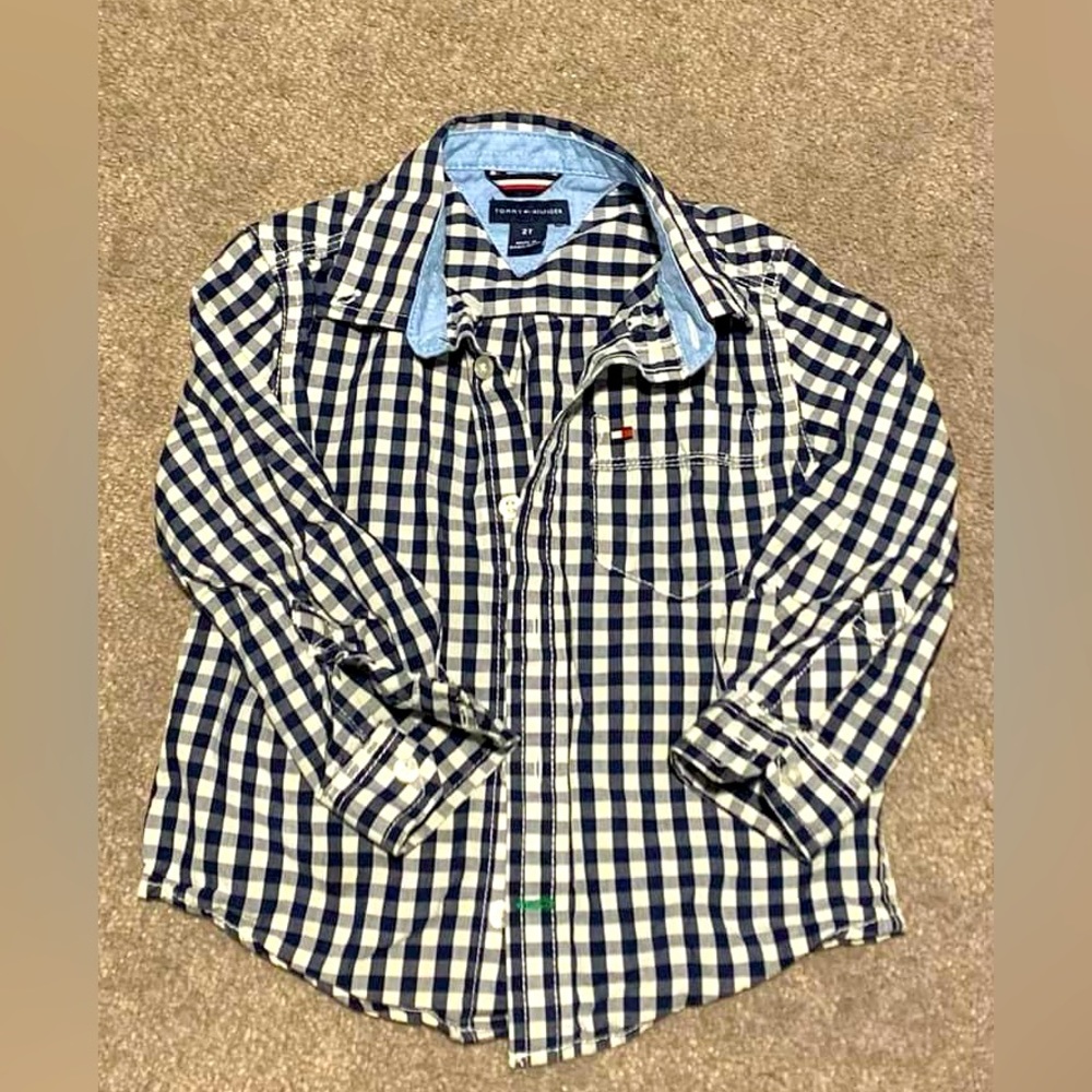 Tommy Hilfiger 2t baby long sleeve navy and white plaid dress shirt. Worn once!